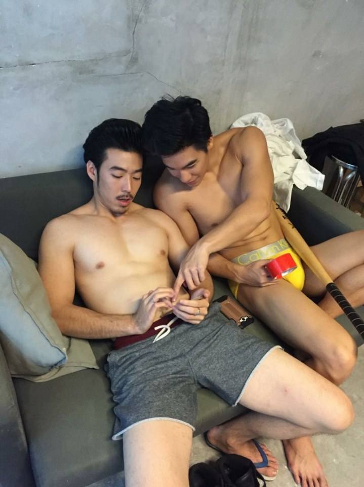 ผู้ชายเล่นอะไรกันก็ไม่รู้ค่ะพี่ตา 2,524