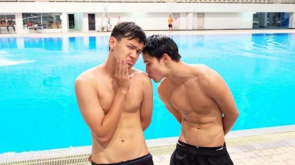 ผู้ชายเล่นอะไรกันก็ไม่รู้ค่ะพี่ตา 2,524