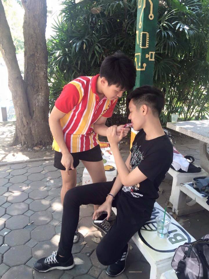 ผู้ชายเล่นอะไรกันก็ไม่รู้ค่ะพี่ตา 2,524