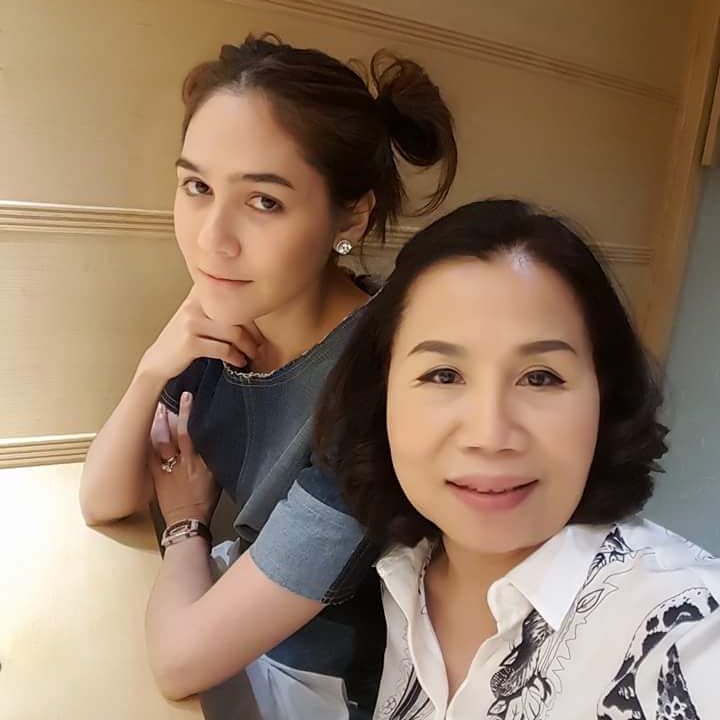 ชมพู่/คุณแม่วารี