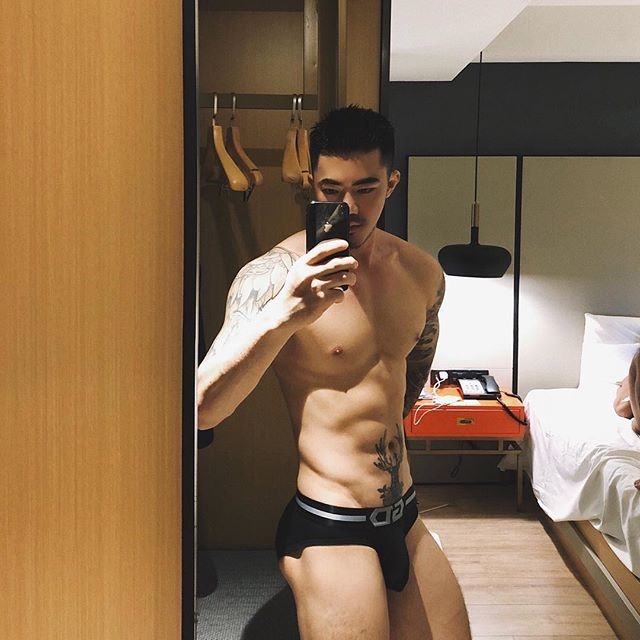 hot male 391 (18+)