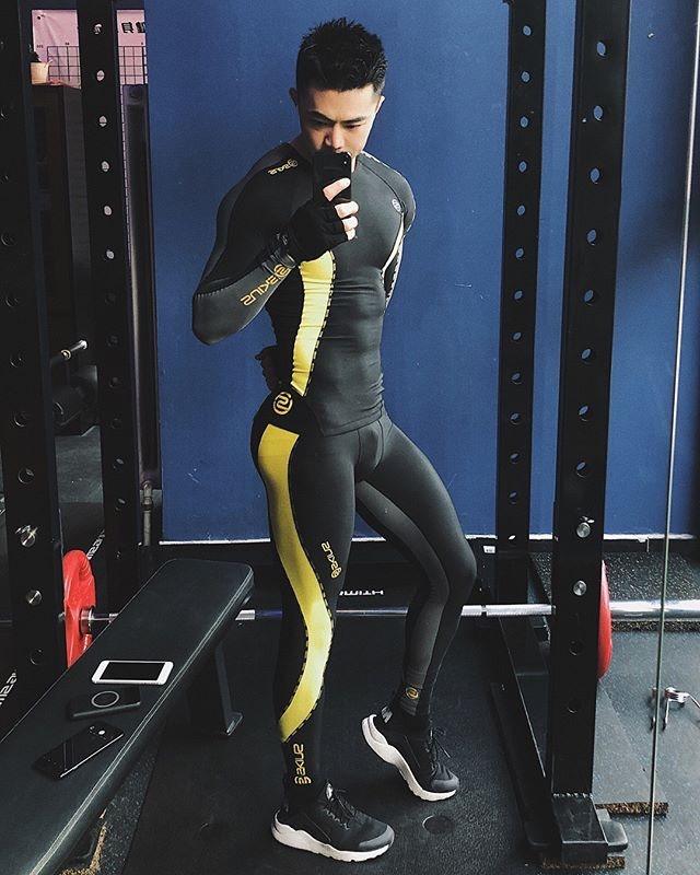 hot male 392 (18+)