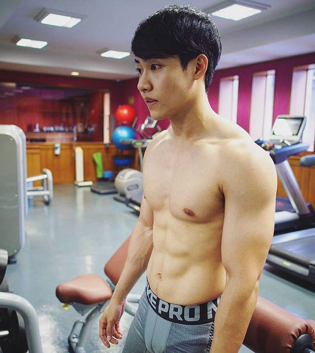 สามีล่ำบึ้ก