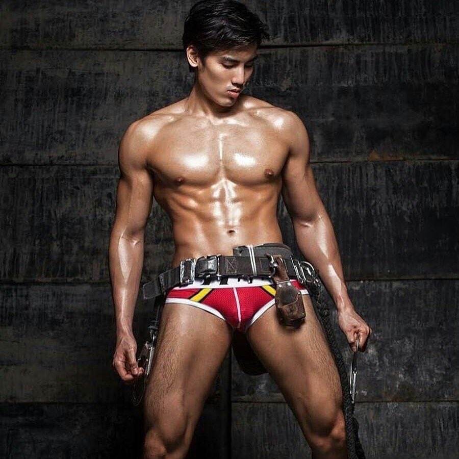 สามีล่ำบึ้ก