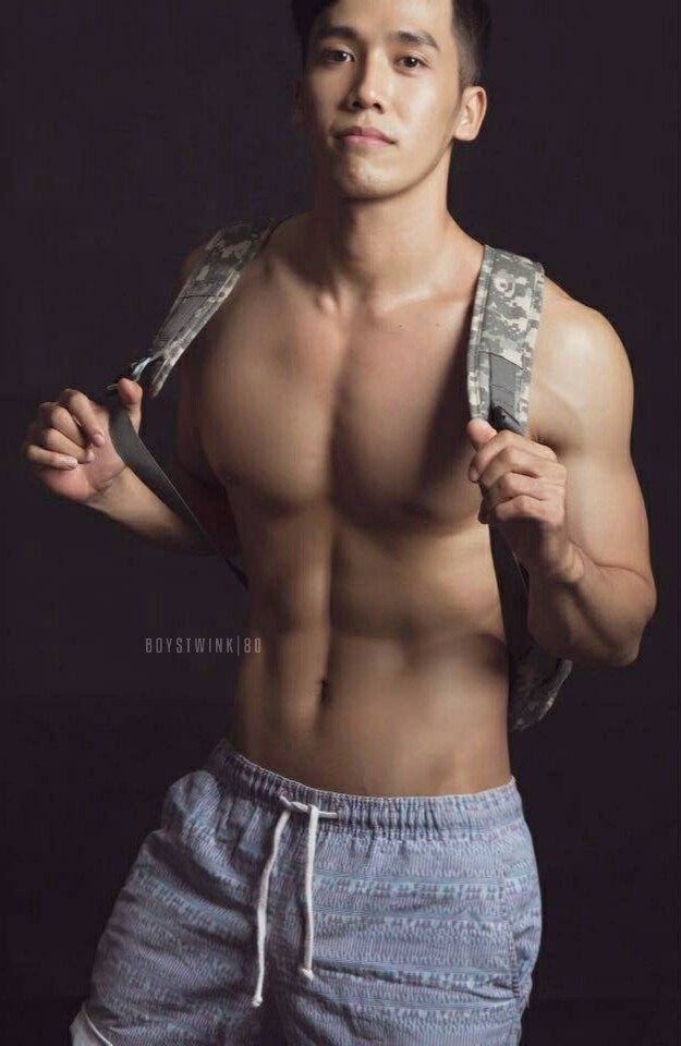 สามีล่ำบึ้ก
