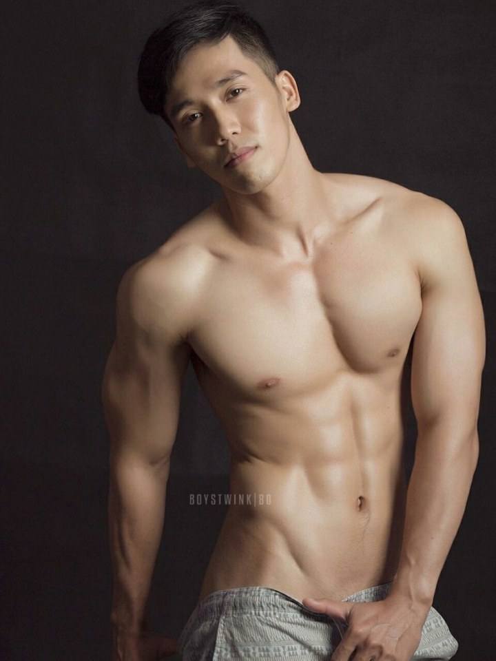 สามีล่ำบึ้ก