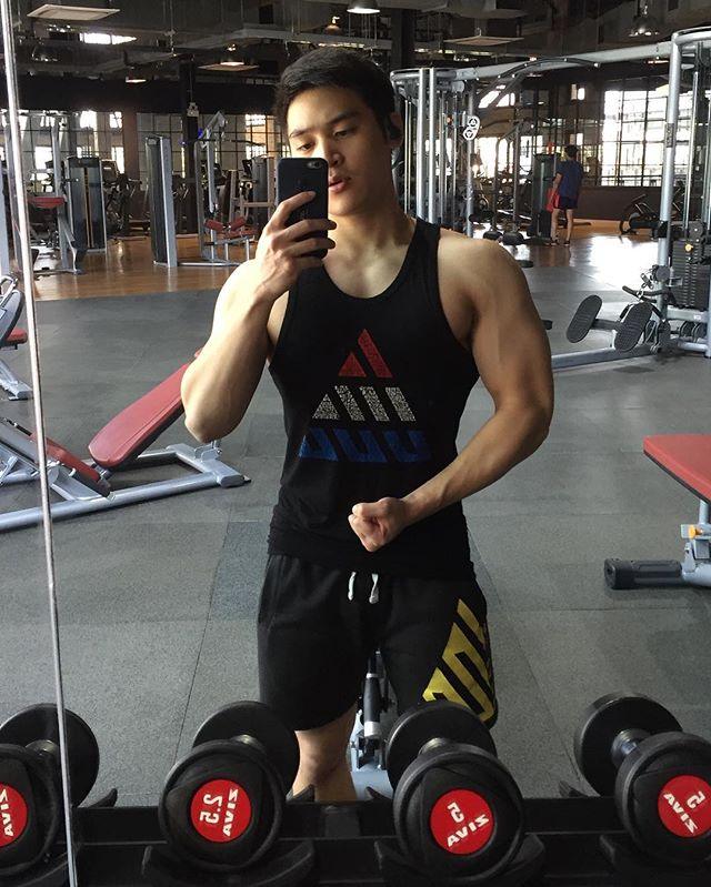 สามีหล่อใส