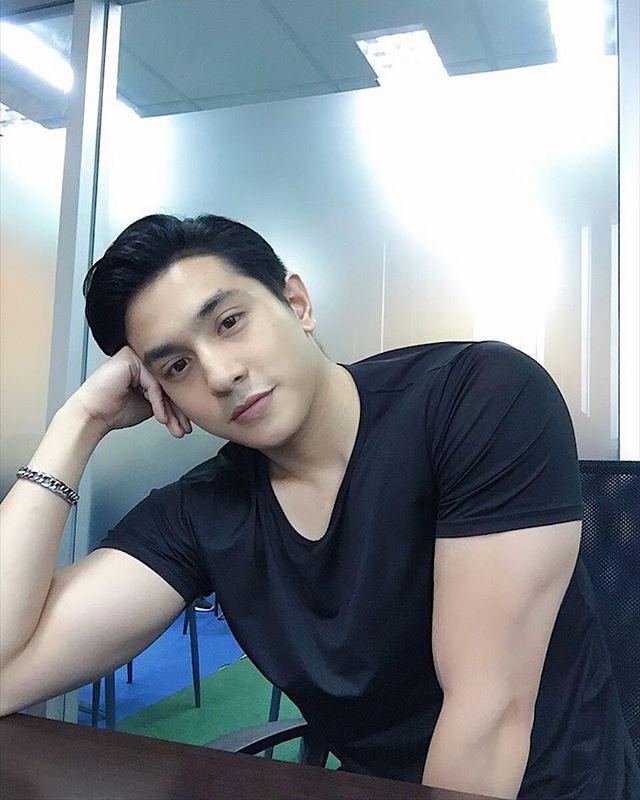 สามีอ่อย