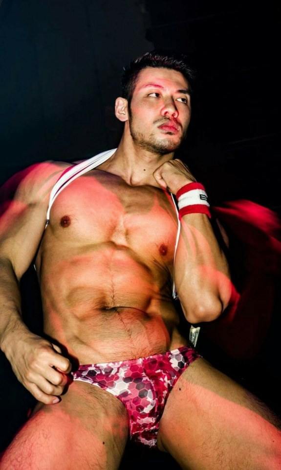 hot male 395 (18+)