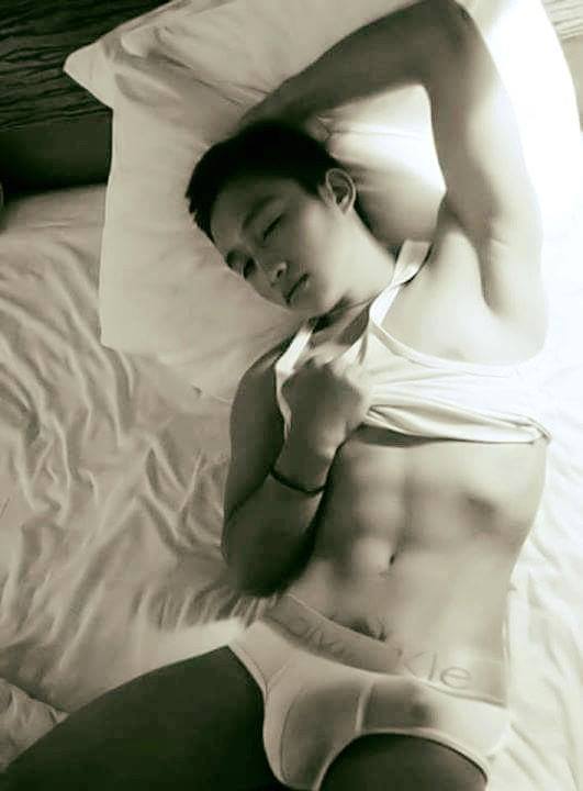 hot male 398 (18+)
