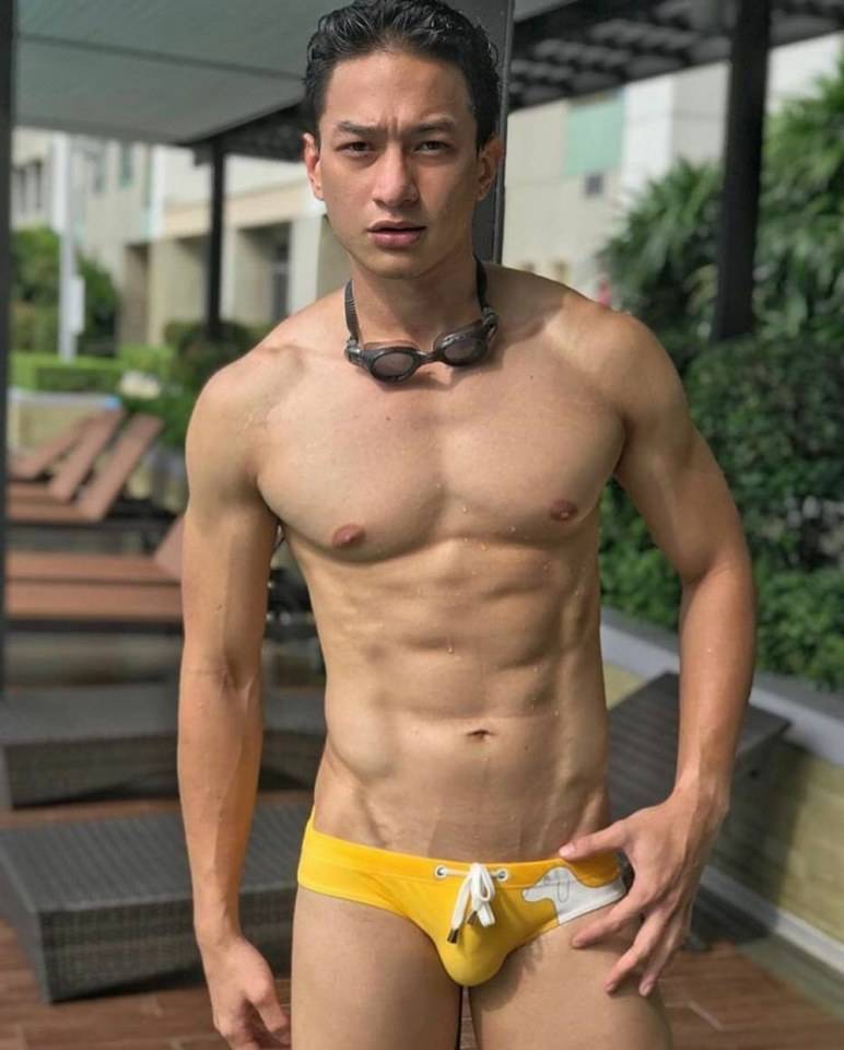 hot male 398 (18+)