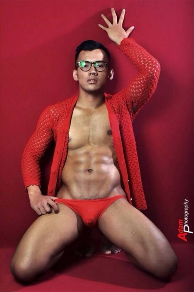 hot male 400 (18+)