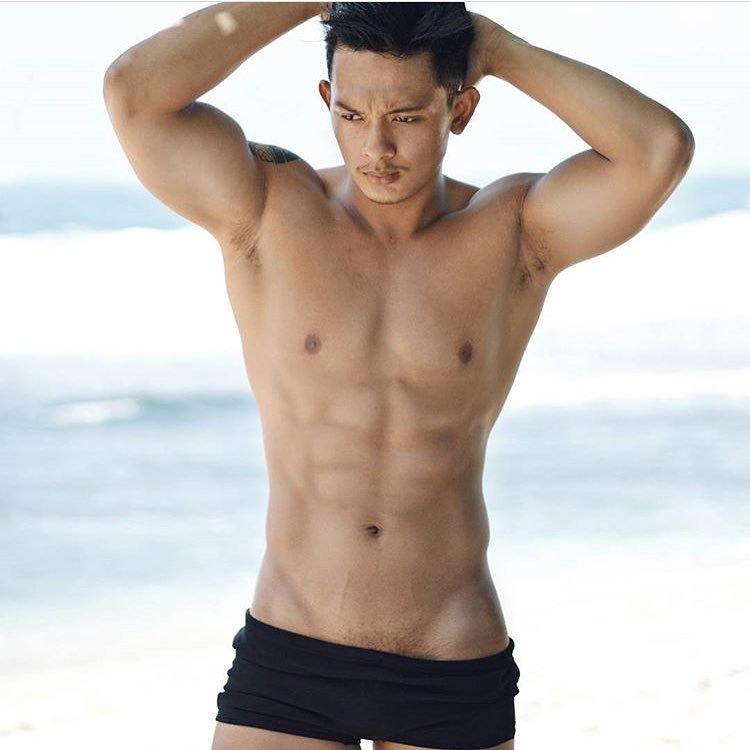 hot male 400 (18+)