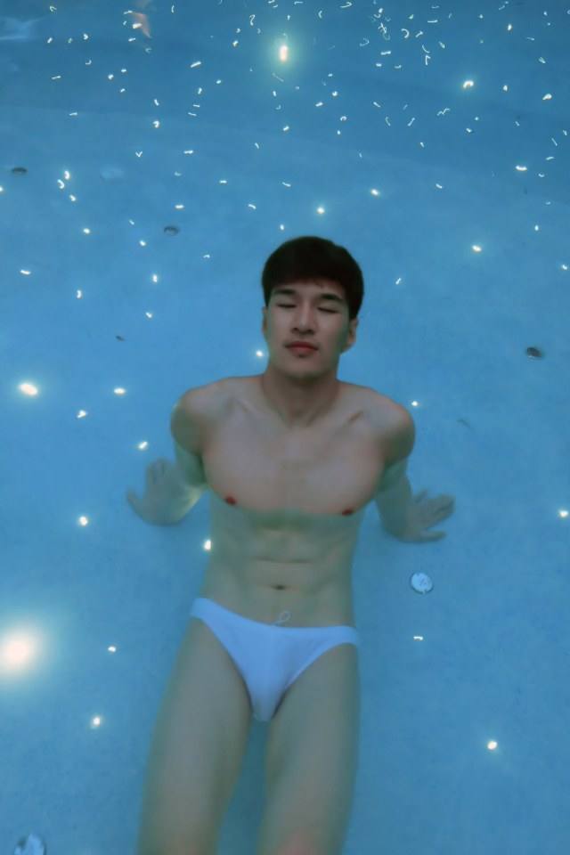 hot male 400 (18+)