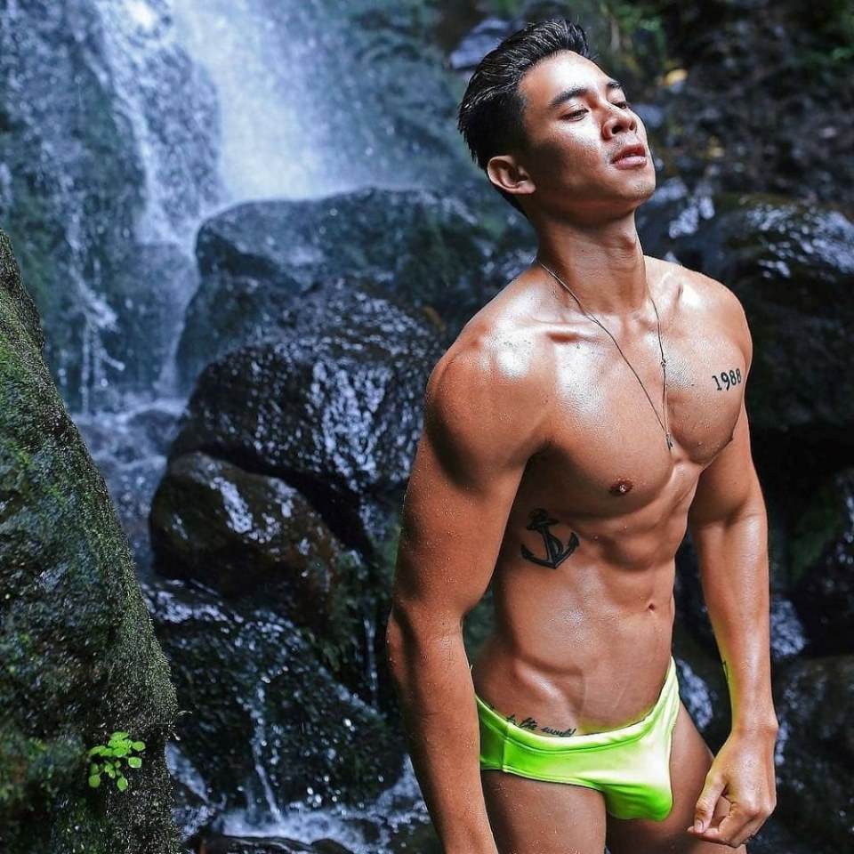 hot male 401 (18+)