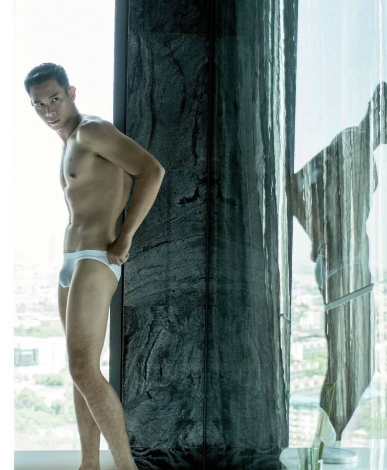 hot male 401 (18+)