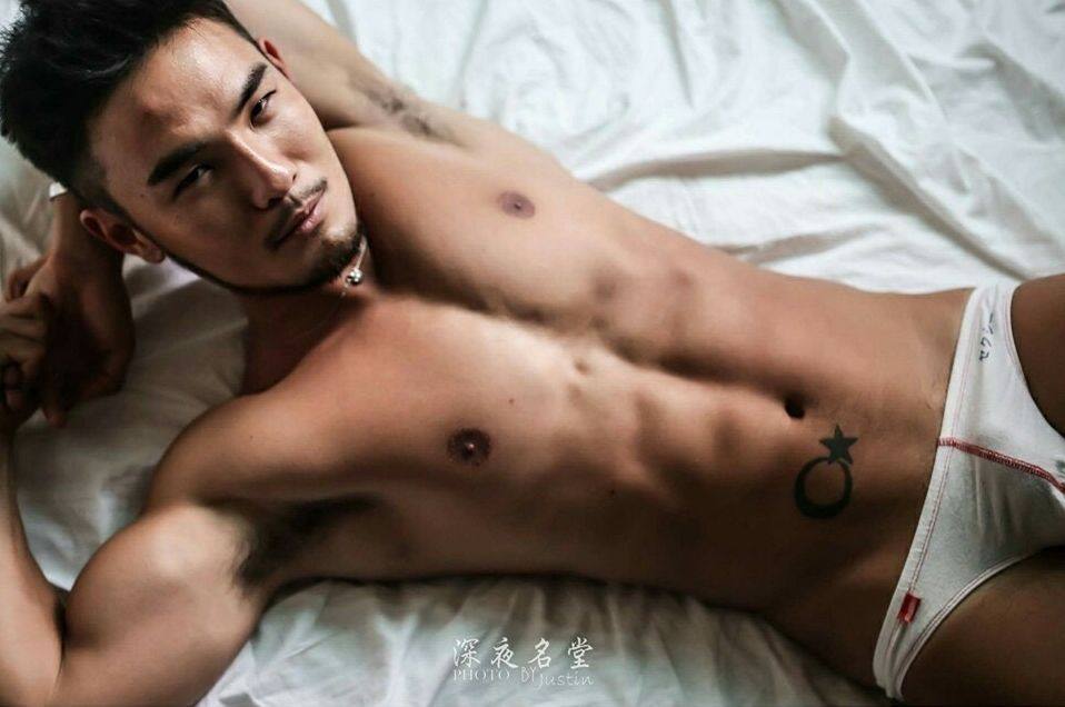 hot male 401 (18+)