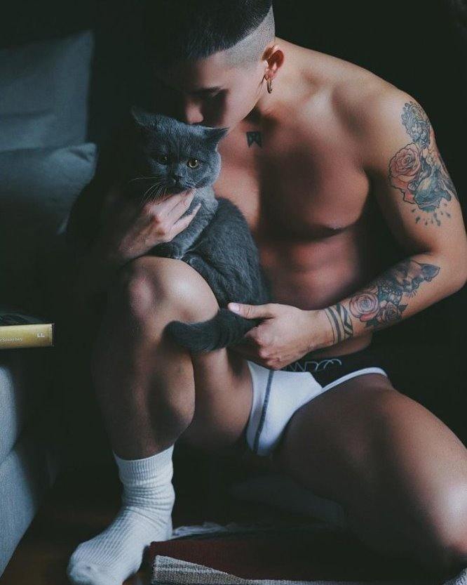 hot male 402 (18+)