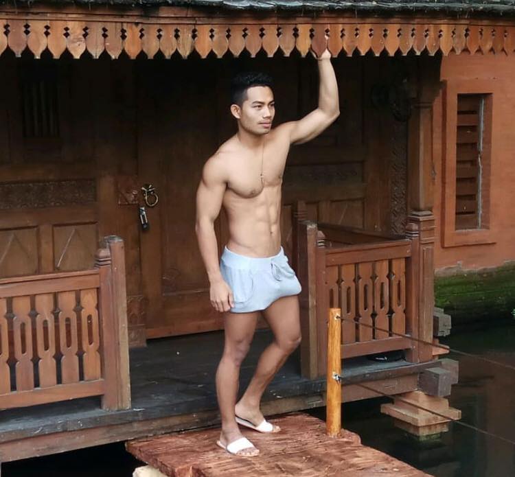 คลั่งหนุ่มผิวแทน♂001