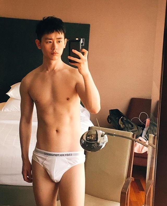 hot male 403 (18+)