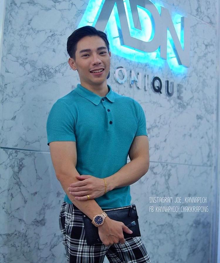 หนุ่มหล่อขึ้นปก 25
