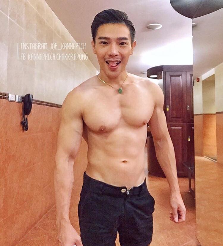 หนุ่มหล่อขึ้นปก 25