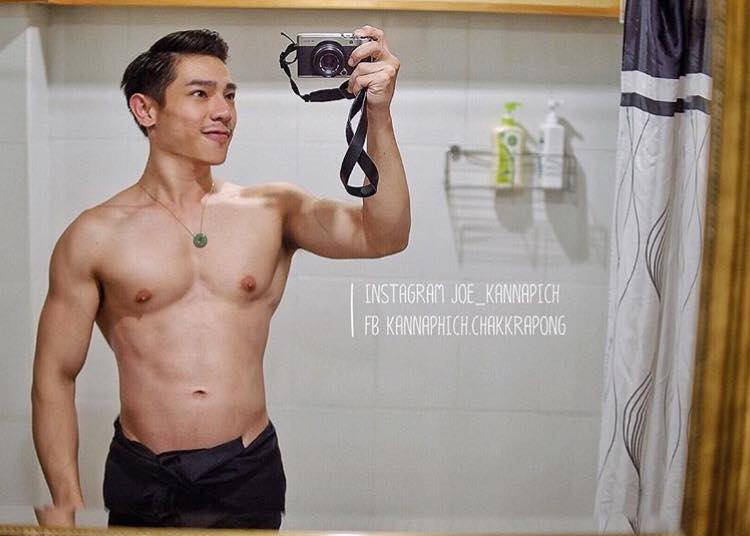 หนุ่มหล่อขึ้นปก 25