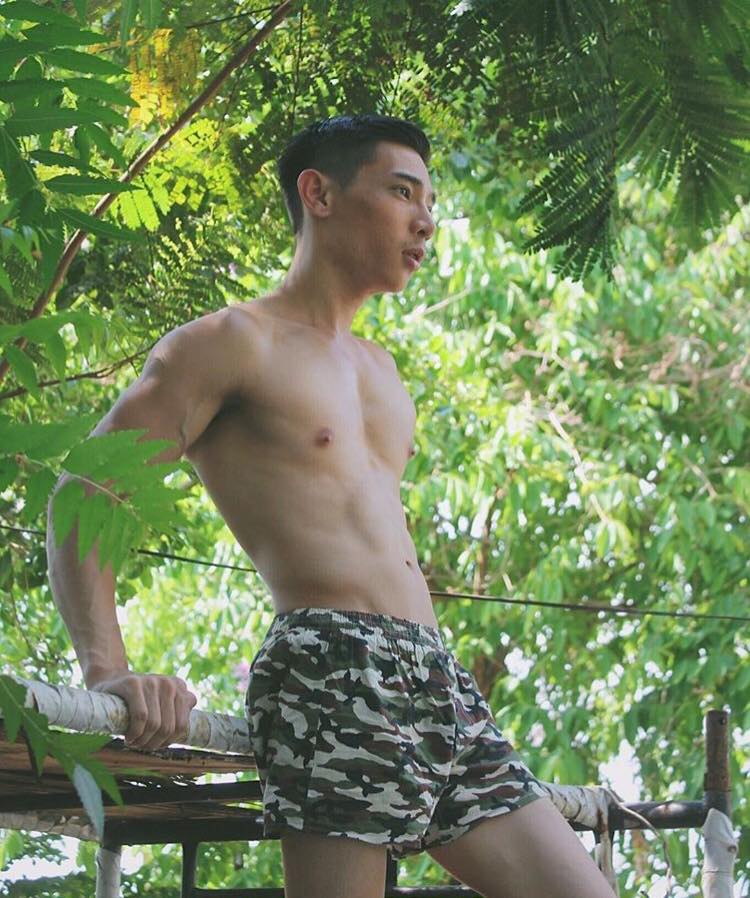 หนุ่มหล่อขึ้นปก 25