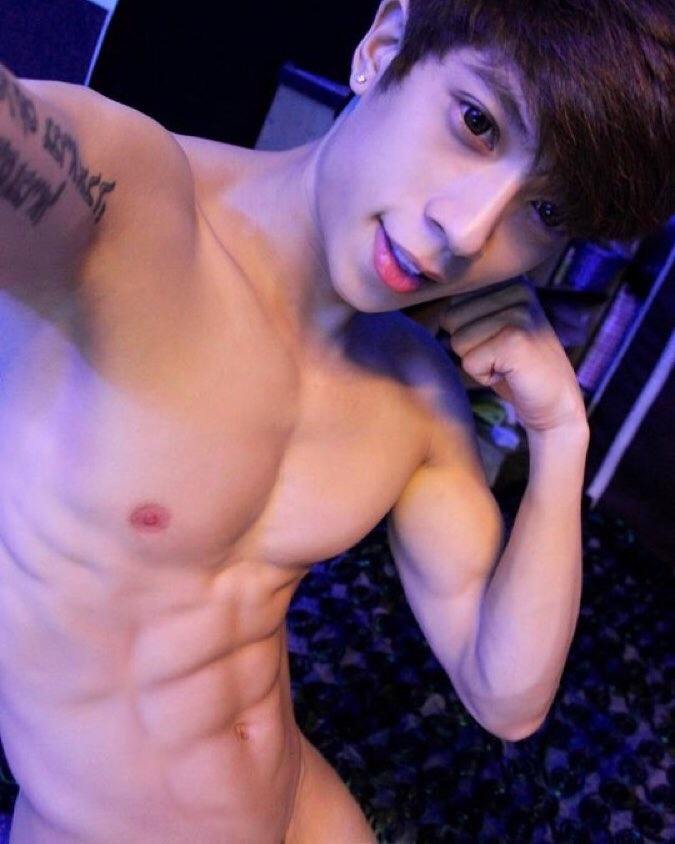 hot male 405 (18+)