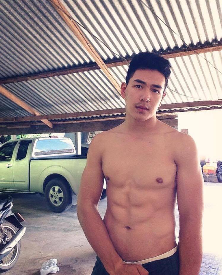 หล่อหัวนมโดด 2,543