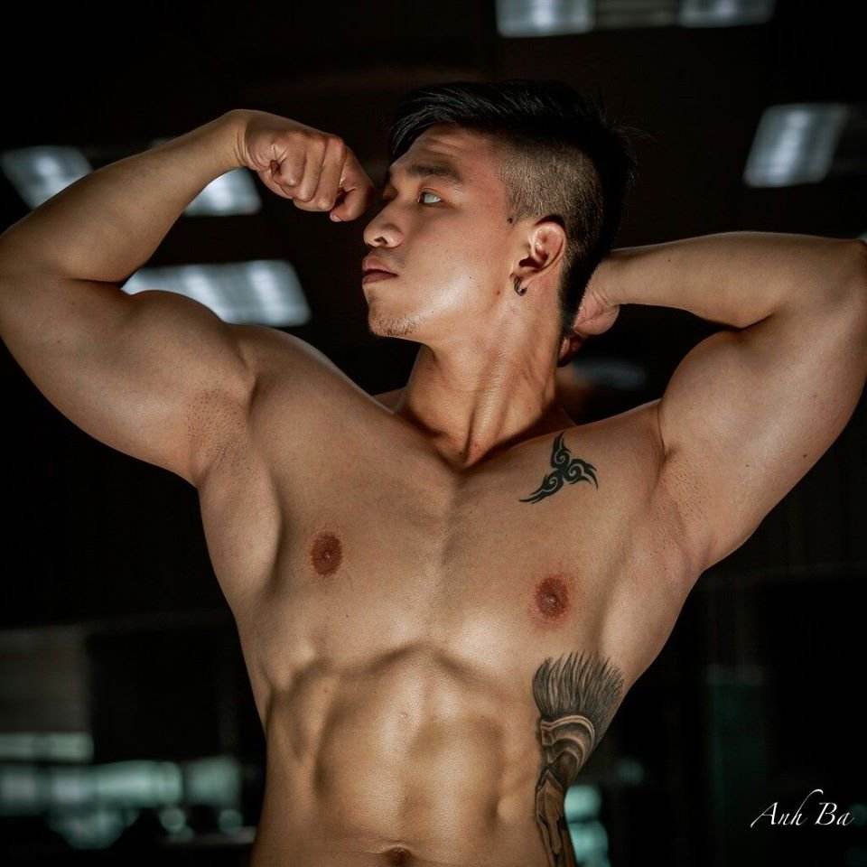 หล่อหัวนมโดด 2,543