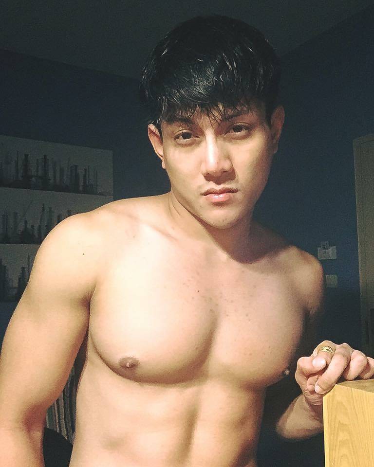 หล่อหัวนมโดด 2,543