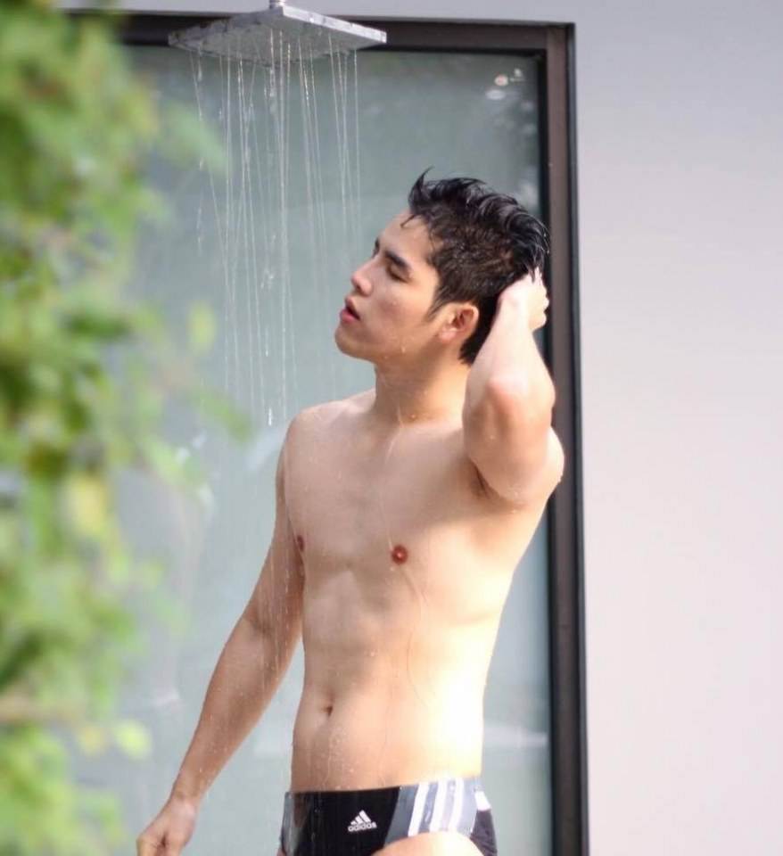 หล่อหัวนมโดด 2,543