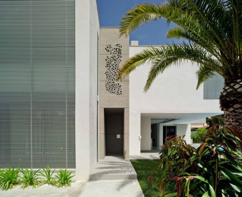 Villa Z&uuml;V by Tom&aacute;s Amat Estudio de Arquitectura