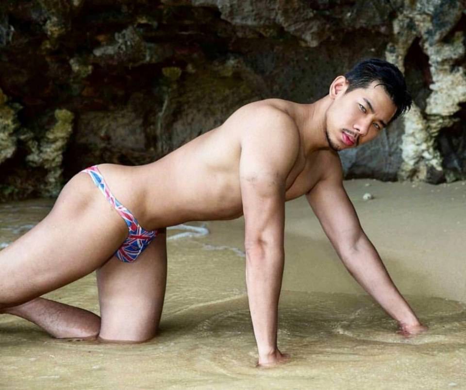 hot male 408 (18+)