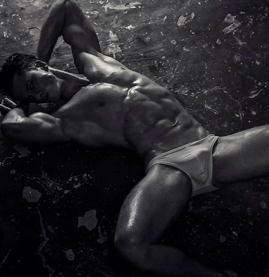 hot male 408 (18+)