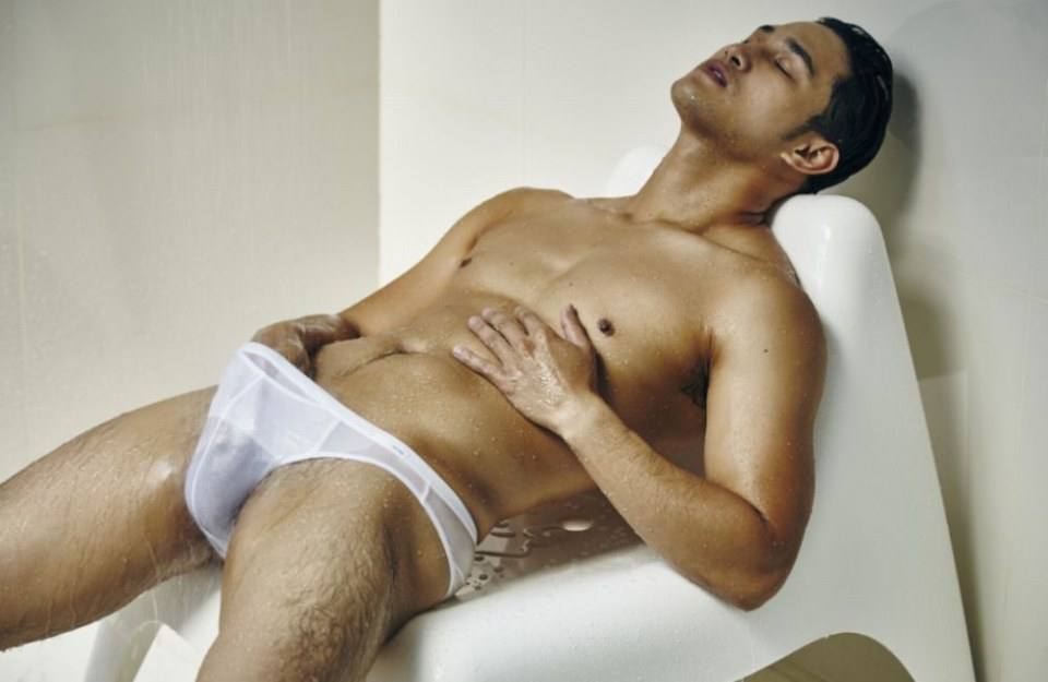 hot male 407 (18+)