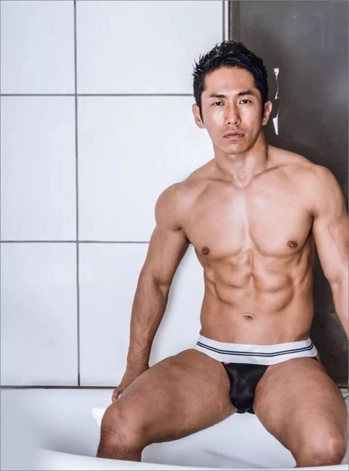 hot male 407 (18+)