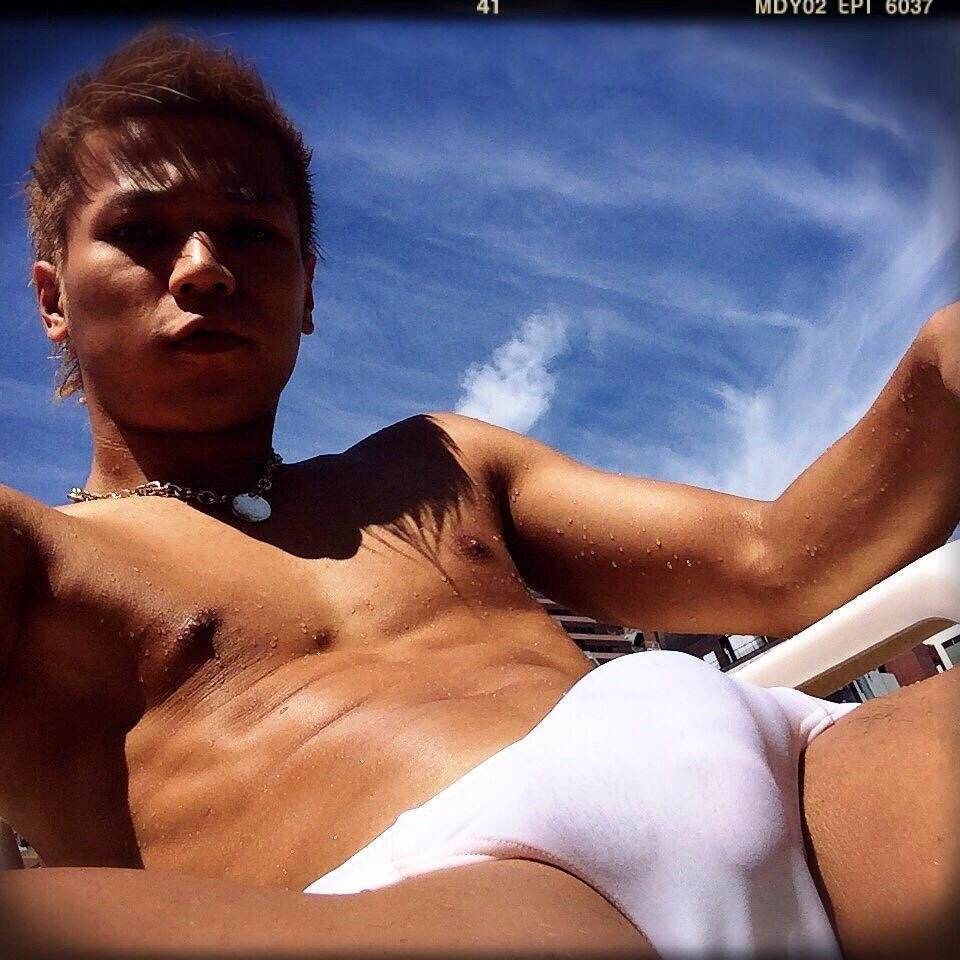 hot male 412 (18+)