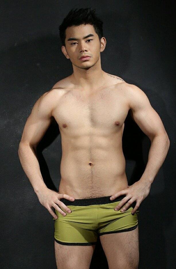 hot male 412 (18+)
