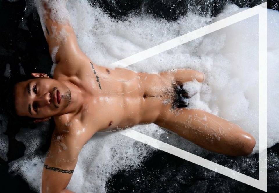 hot male 412 (18+)