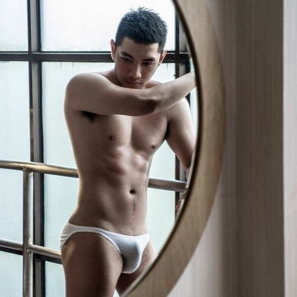 hot male 412 (18+)