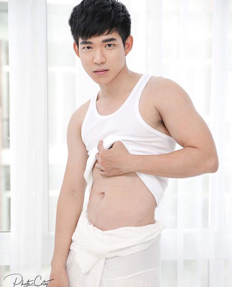 เพื่อนบ้านหล่อแชร์ให้ฟิน (1)