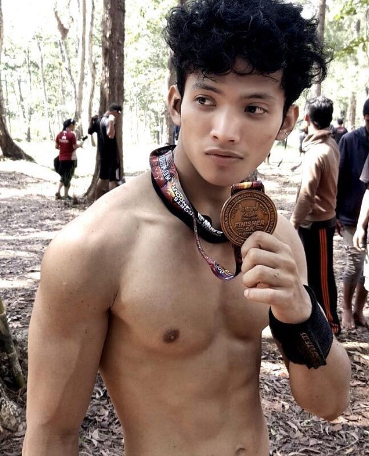 เพื่อนบ้านหล่อแชร์ให้ฟิน (3)