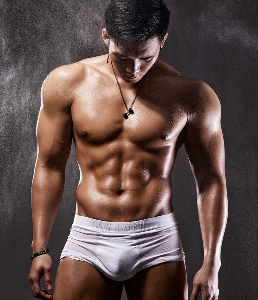 hot male 413 (18+)