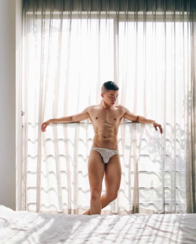 hot male 413 (18+)