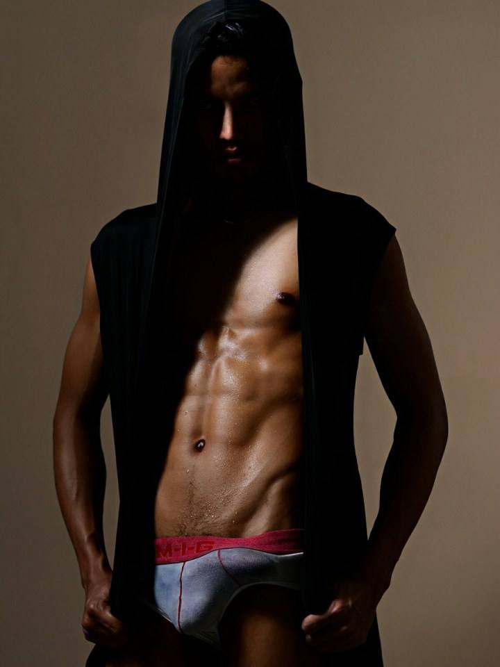 hot male 413 (18+)
