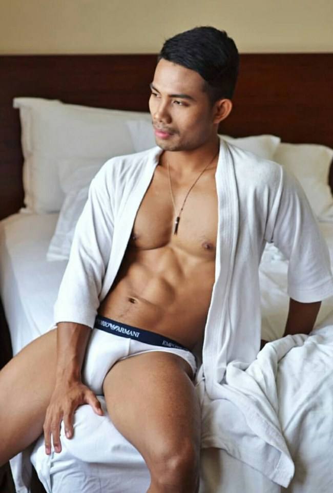 hot male 413 (18+)