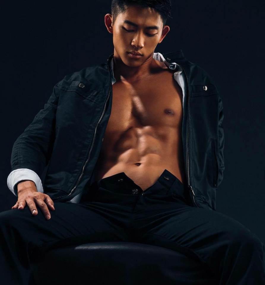 hot male 414 (18+)