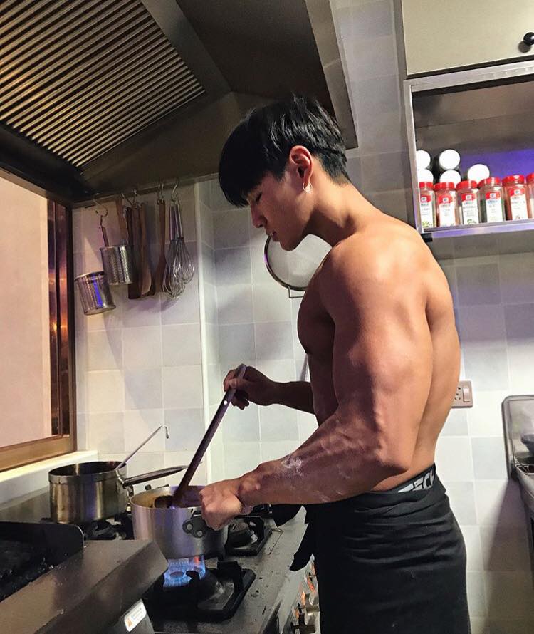 เพื่อนบ้านหล่อแชร์ให้ฟิน (7)
